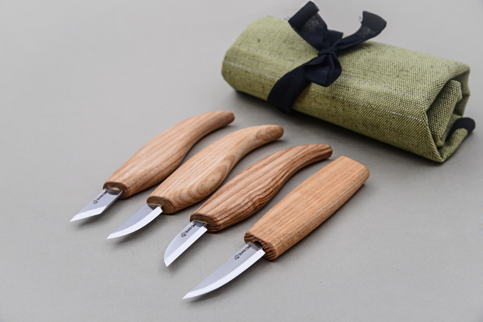 Set de 4 couteaux avec trousse de rangement - Maison Du Tournage