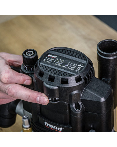 T8EK Euro 2200W – Défonceuse à Plongeur 12mm Dual Mode Trend 230V