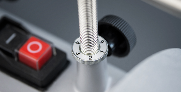 Tormek T-4 Original : MicroAdjust avec filetage ACME et graduation pour réglage précis